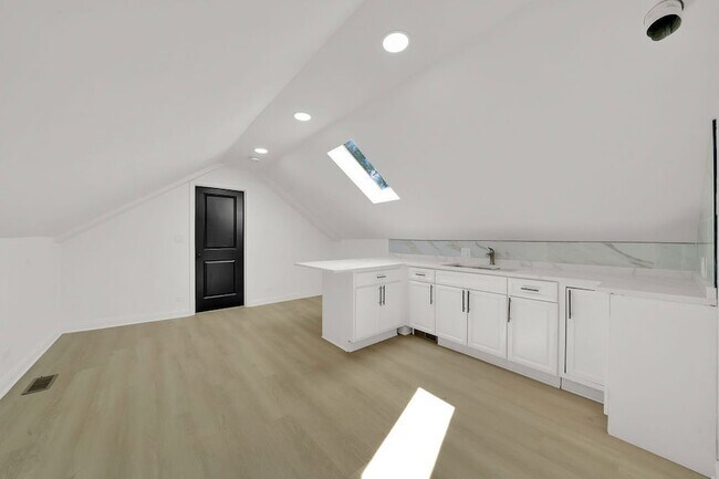 Building Photo - 3816 S Honore St