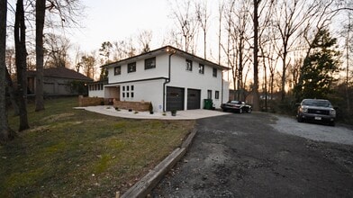 Building Photo - 5755 Doncaster Dr
