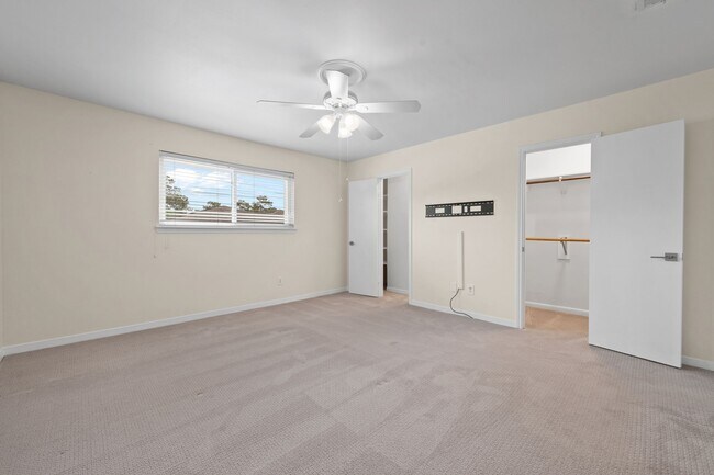 Building Photo - 10180 Longmont Dr