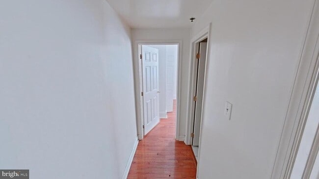 Building Photo - 1726 W Girard Ave