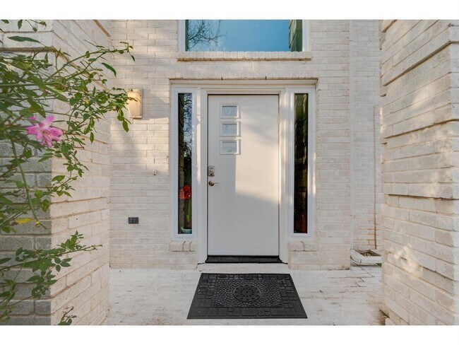 Building Photo - 4032 Dominion Cove