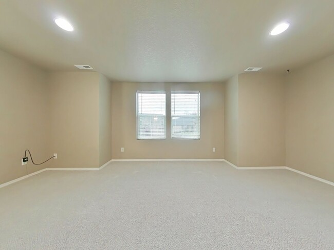 Building Photo - WINTER SPECIAL ~ $1240 OFF FIRST MONTH RENT