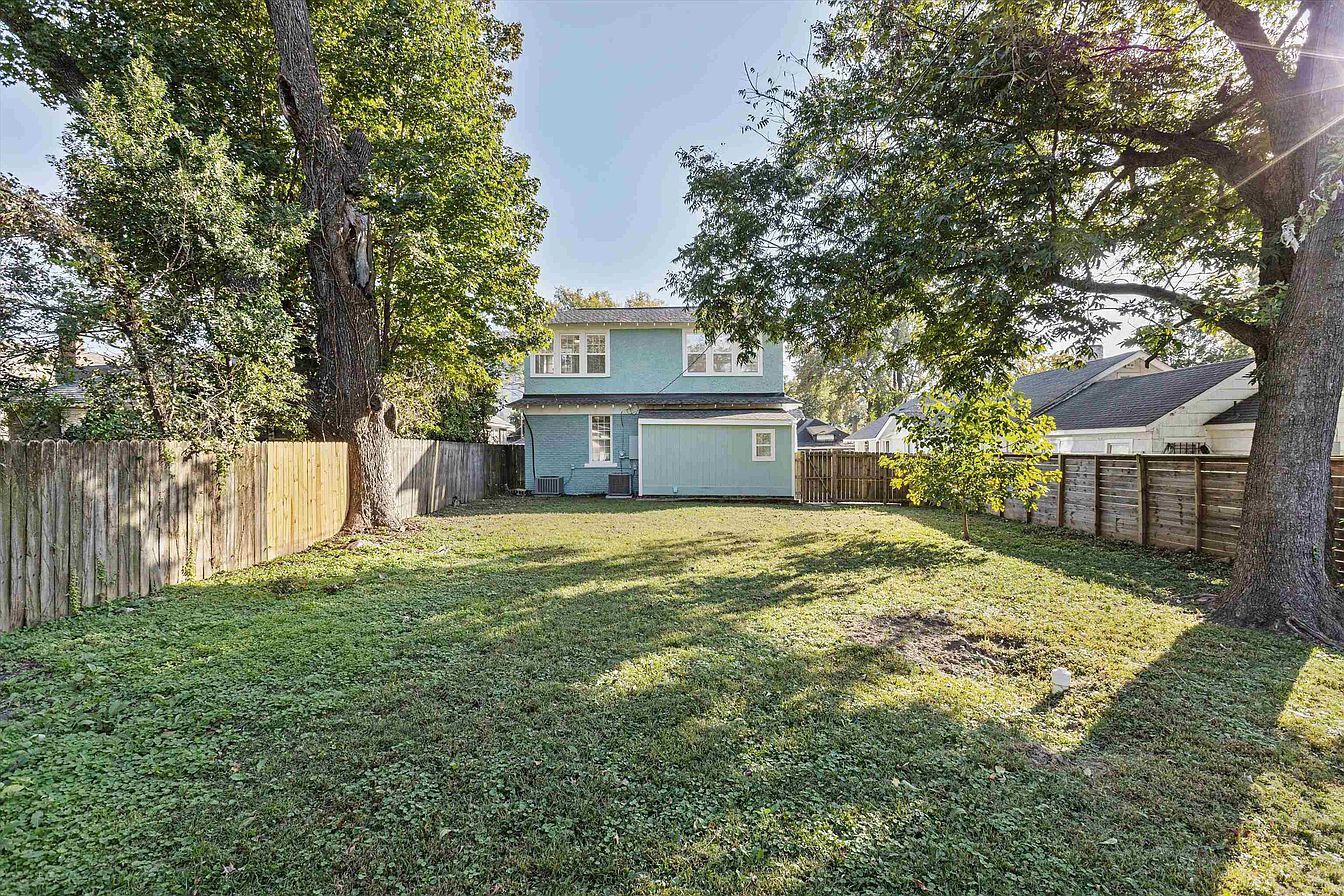 Building Photo - 1352 Faxon Ave