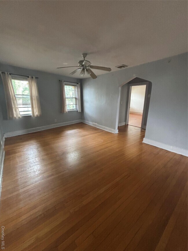 Building Photo - 457 Montauk Hwy