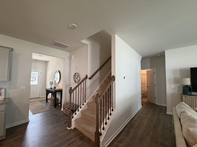 Building Photo - 107 Pumpernickel Pl