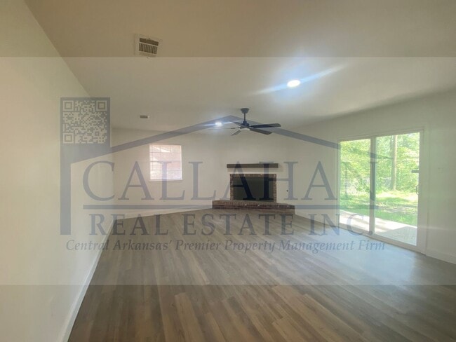 Building Photo - Southwest LR 4 Bedroom Home