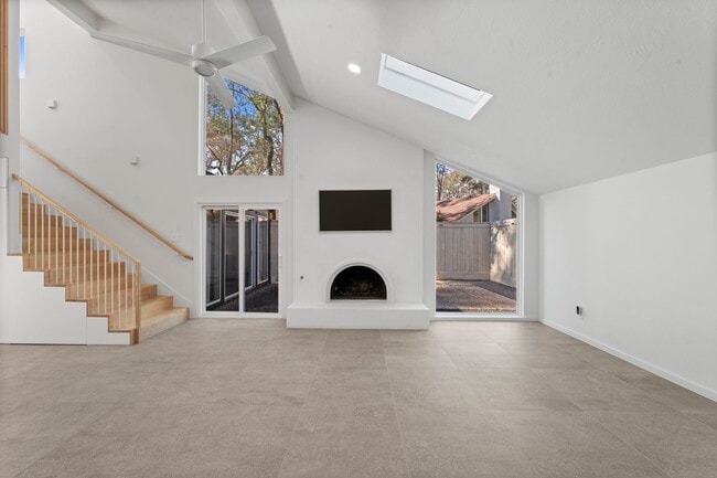 Building Photo - 2703 Crossvine Cir