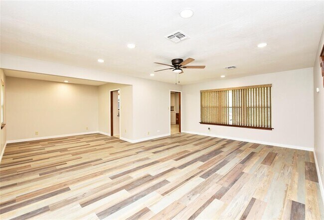 Building Photo - 1811 Laurel Oaks Dr