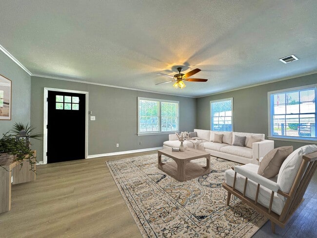 Building Photo - Available Now! 3/2 House for Rent!