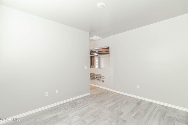 Building Photo - 864 Lemington St