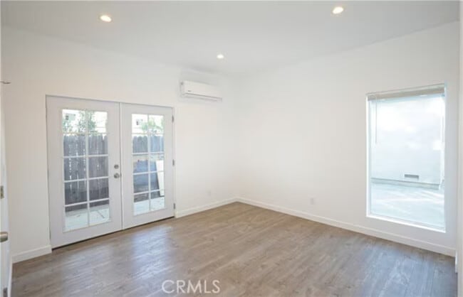 Building Photo - 458 N Batavia St