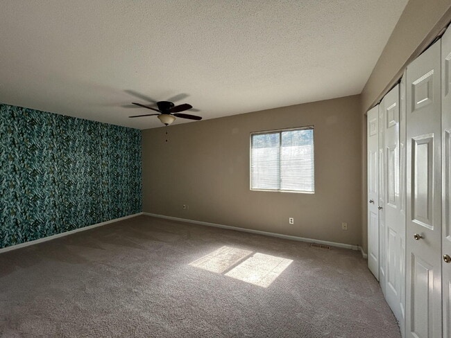 Building Photo - 2 Bed / 2.5 Bath Townhome in Willow Run