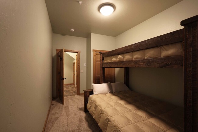 Building Photo - Big Sky 3 Bed 3 Bath Condo