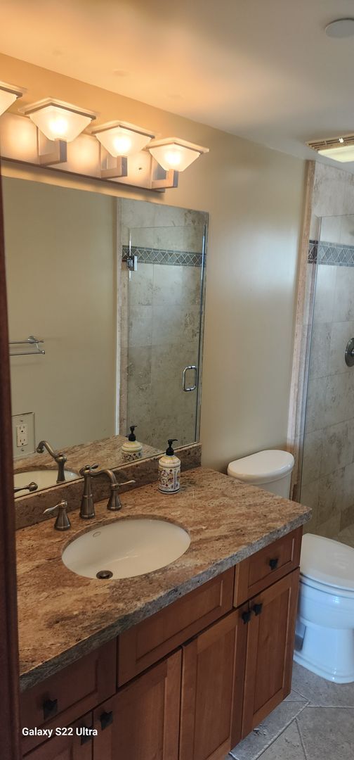 Building Photo - Spacious and freshly updated 2 bedroom, 2 ...