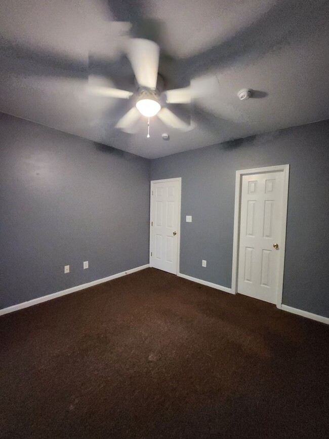 Building Photo - Cute duplex in Belmont-