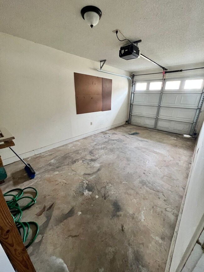 Building Photo - 575 Heritage Ct