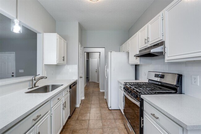 Building Photo - 3012 High Plains Dr