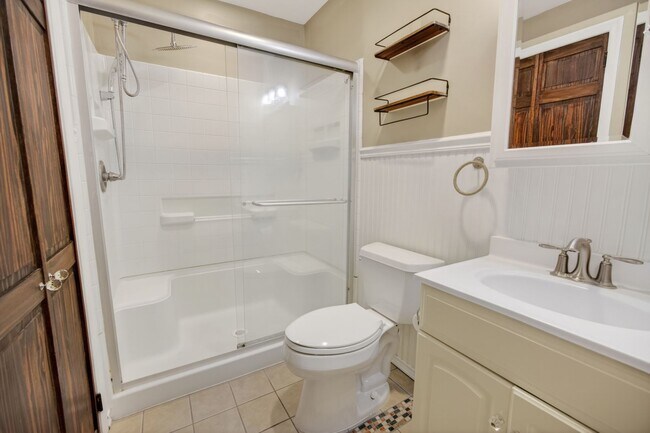 Building Photo - Beautifully Renovated Single-Level Condo in Hatboro-Horsham