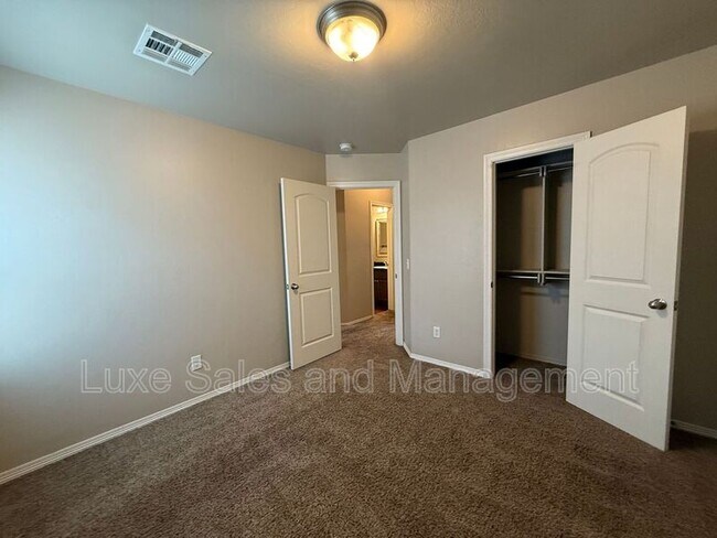 Building Photo - 2408 Alta Vista Ln