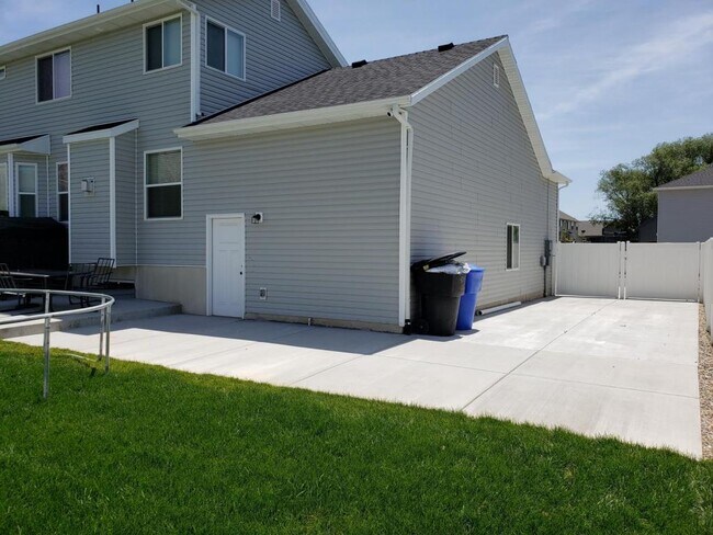 Building Photo - 42 E 1825 N