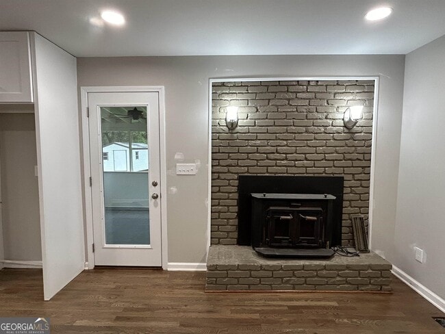 Building Photo - 720 Jewel Pl SW