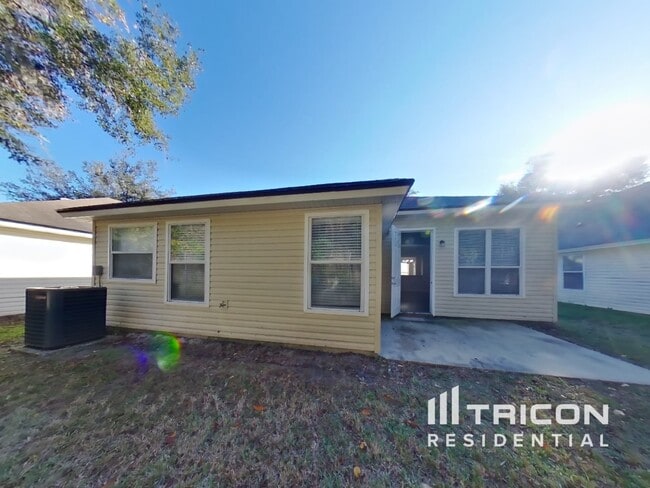 Building Photo - 2877 Centerwood Dr N