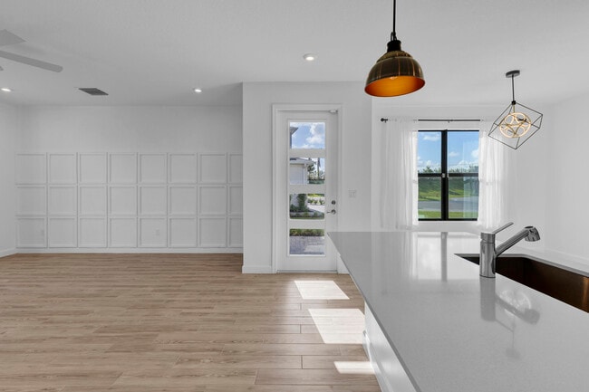 Building Photo - 14075 SW Thorens Dr