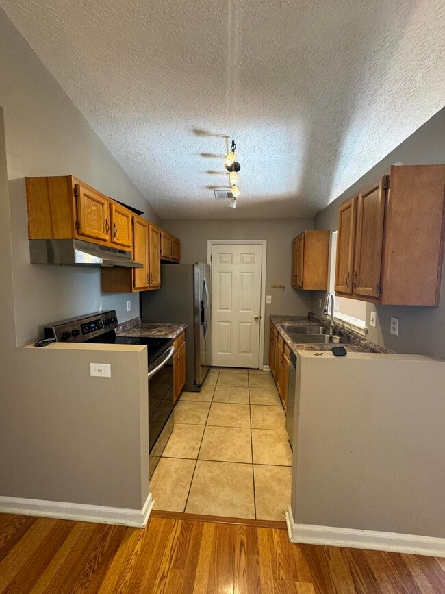 Building Photo - 889 Revere Run Dr