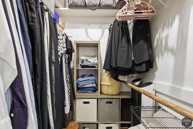 Building Photo - 5625 Green Valley Cir