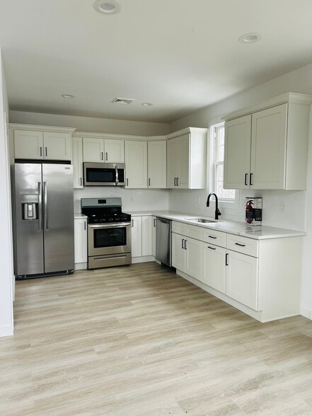 Primary Photo - 24 Elmwood Ave