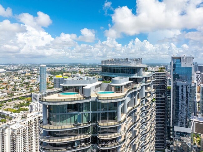 Building Photo - 1000 Brickell Plaza