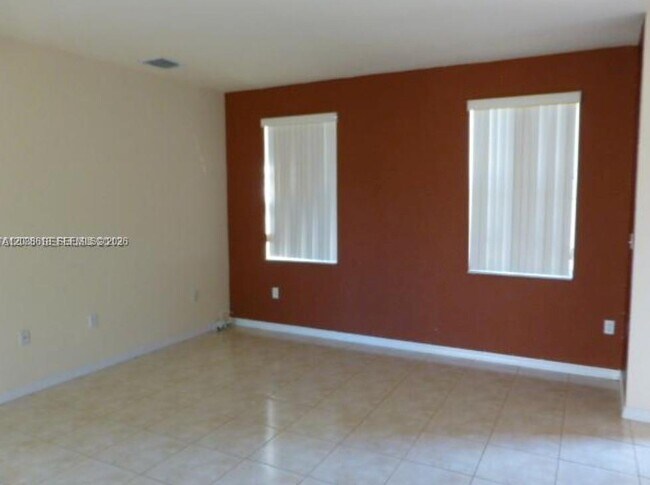 Building Photo - 641 E Mowry Ct
