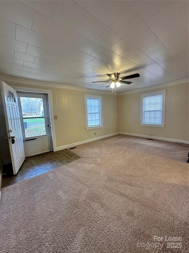 Building Photo - 323 W Bingham St