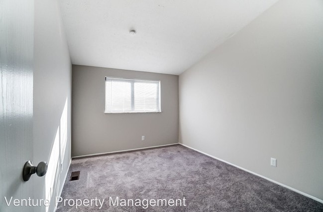 Building Photo - 4 br, 2 bath Apartment - 1740 Bising Ave