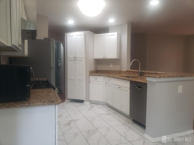 Building Photo - 5032 Beech Ct