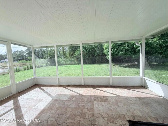 Building Photo - 3232 Wallace Ave