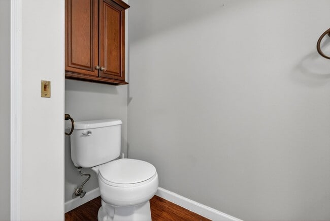 Building Photo - Spacious 3BR Townhome Across From Neighbor...