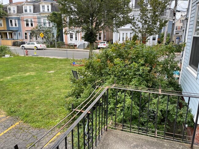 Building Photo - 79 Newton St