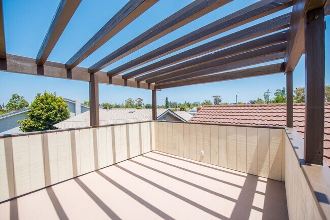 Building Photo - COSTA MESA: 3 Bedroom Single Story Home with a Pool