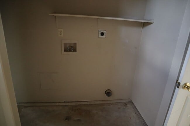 Building Photo - Perfect Blend of Comfort and Convince!!!