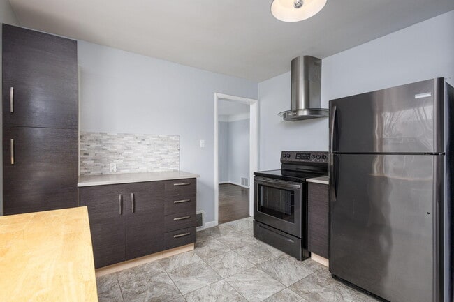 Building Photo - 23005 California St