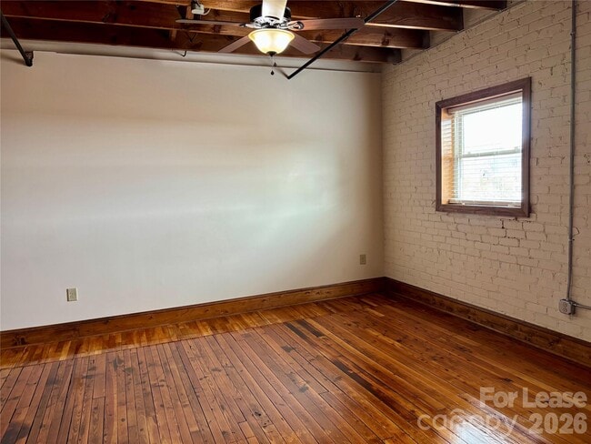 Building Photo - 235 E Main St