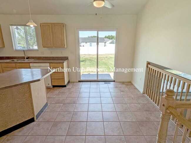 Building Photo - Updated 4 Bed, 2 Bath SFH