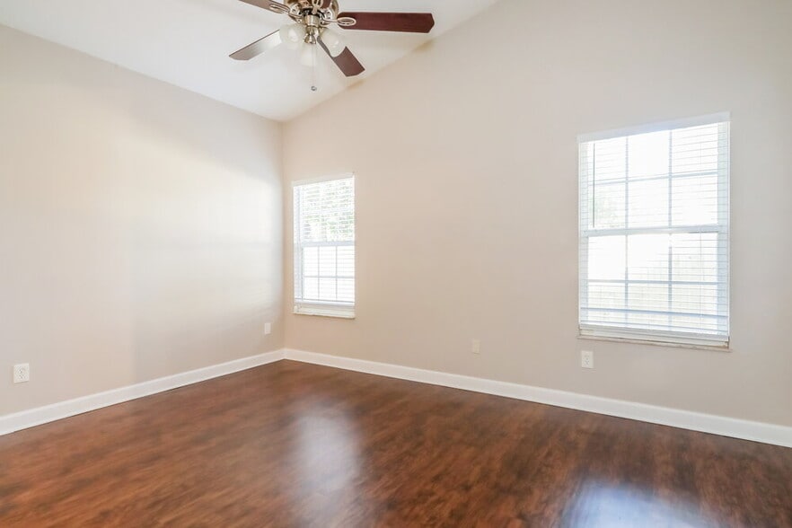 Building Photo - 1634 Ashmore Green Dr