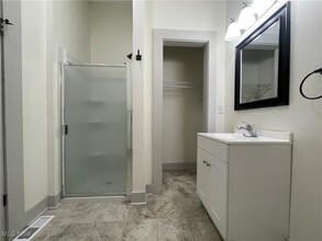 Building Photo - 1848 E 89th St