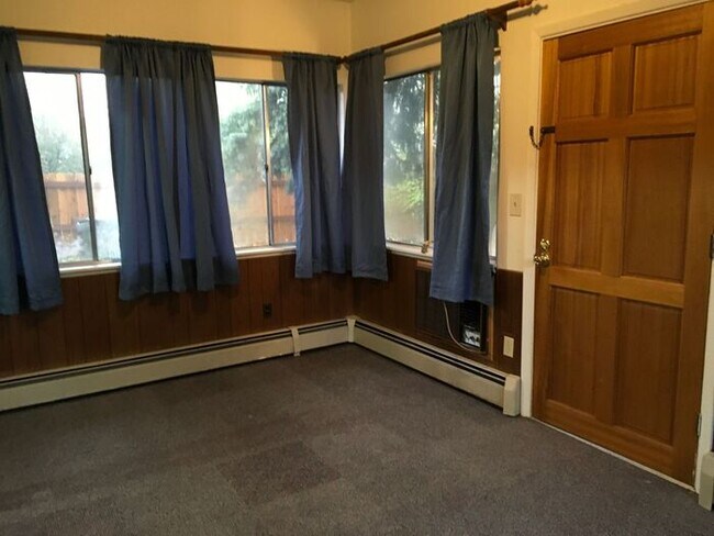 Building Photo - 2 Bed, 1.5 Bath Duplex for Rent in Fort Co...