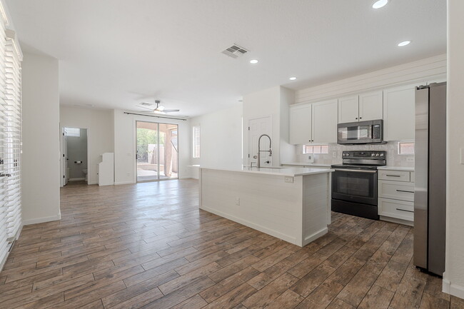 Building Photo - 4133 S Ponderosa Dr
