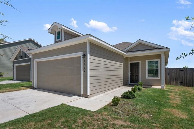 Primary Photo - Spacious 3-Bedroom 2 bath with Private Bac...