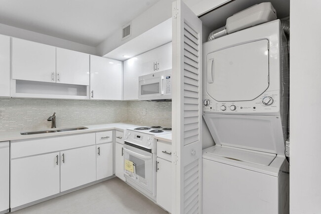 Building Photo - 1360 S Ocean Blvd