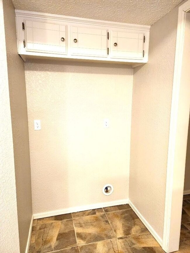 Building Photo - 3 Bed 2 Bath Home-Choctaw Trails Sec I Addition